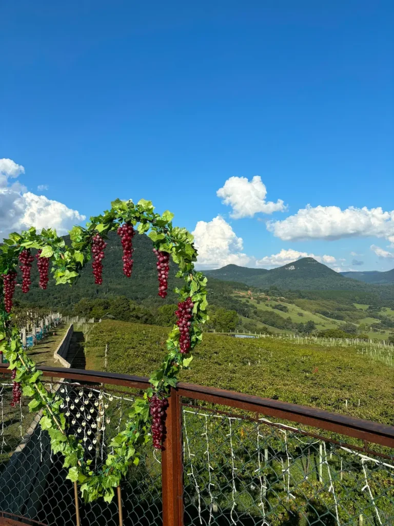 Paisagem da Serra Gaúcha durante uma viagem a Gramado e Canela