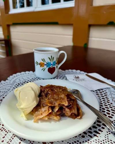 Apfelstrudel servido no Castelinho Caracol em Canela