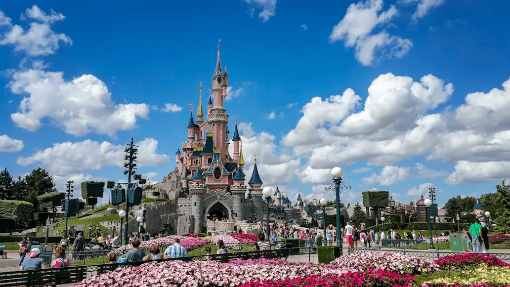 Castelo da Disneyland Paris durante o dia