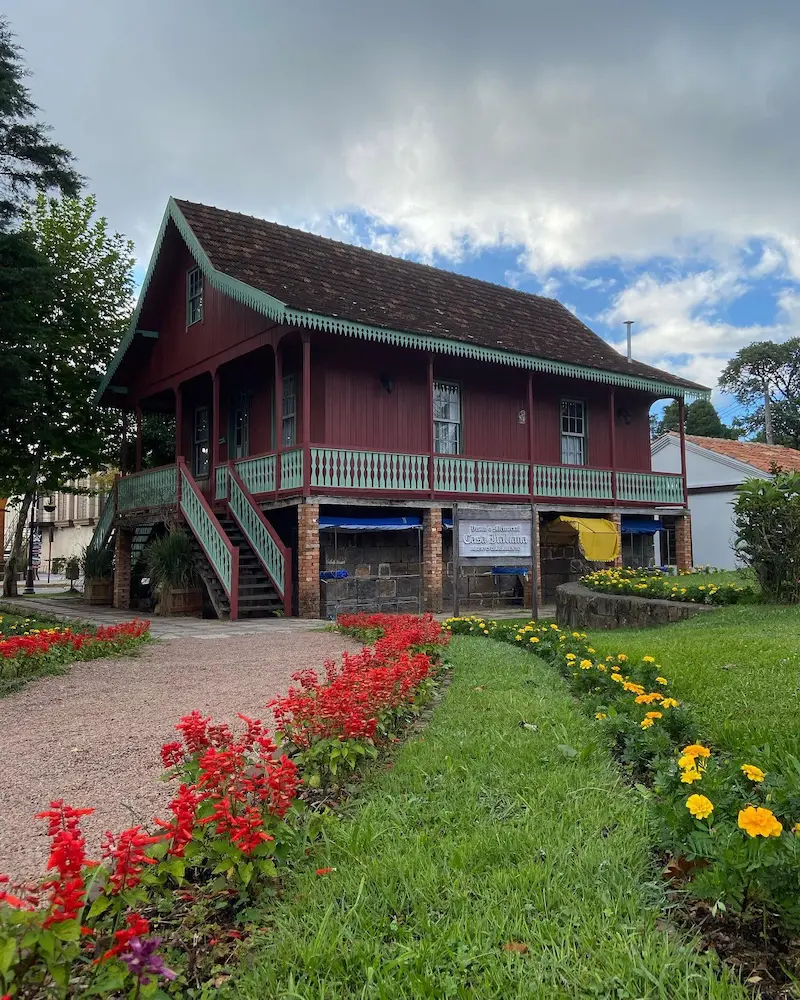 Praça das Etnias entre as atrações gratuitas em Gramado e Canela